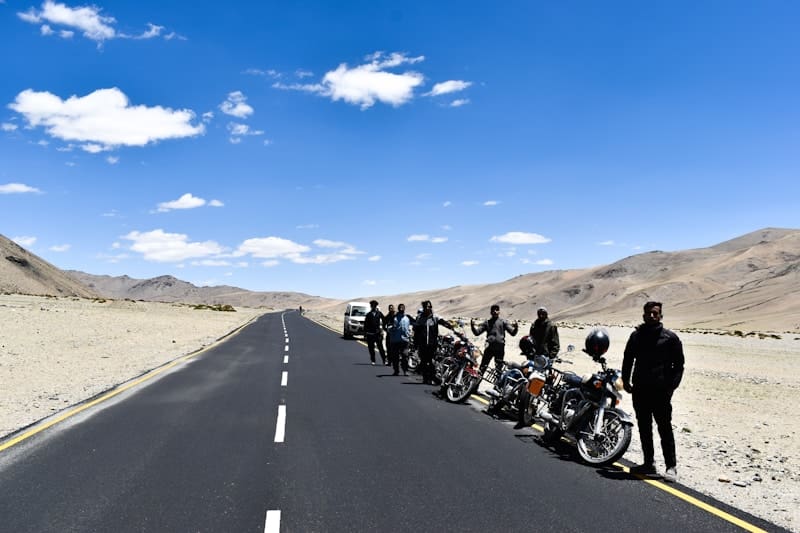 leh-ladakh-bike-trip good road clear weather desert mountain in some people